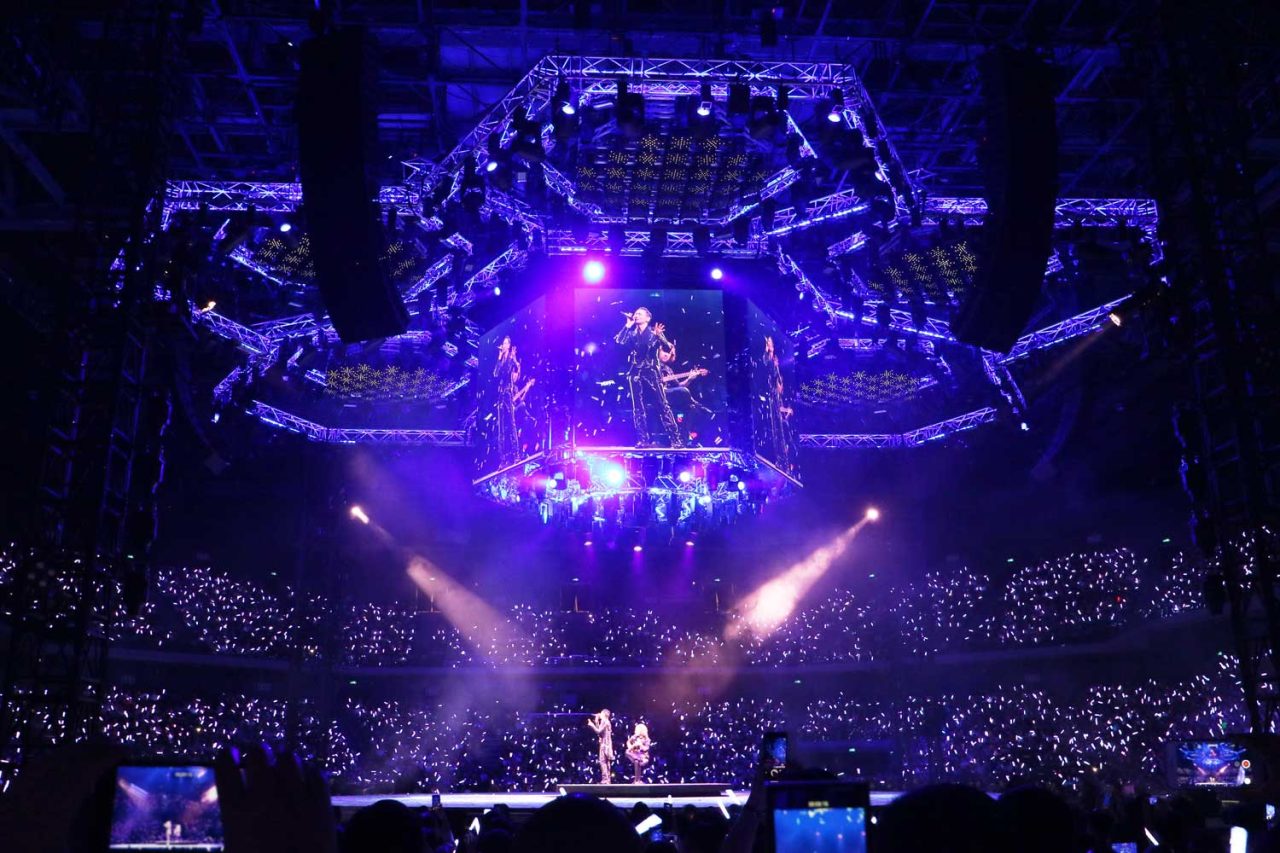 Jacky Cheung concert arena beneath purple lighting and a suspended circular rig.